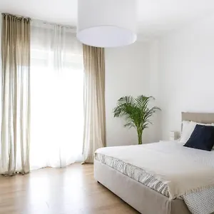 tommys-flat.hotelslidodijesolo.com/